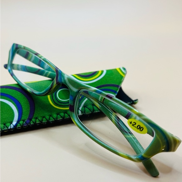 BRAND NEW GEOMETRIC NARROW READERS. GREEN DESIGN WITH MATCHING CASE - Picture 2 of 7